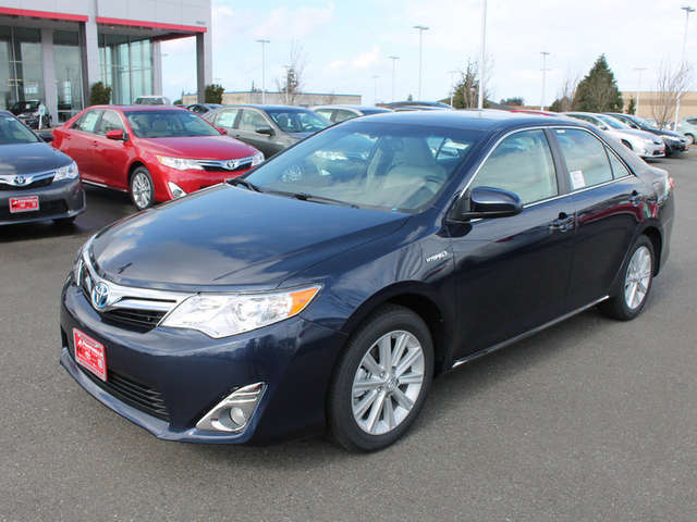 Toyota Camry Hybrid near Mount Vernon at Foothills Toyota