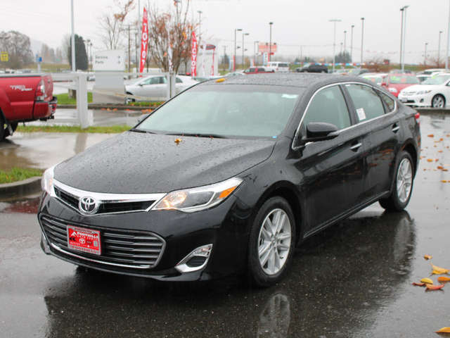 Finance a 2014 Toyota Avalon near Mount Vernon at Foothills Toyota