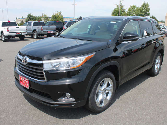 Finance a 2014 Toyota Highlander near Bellingham at Foothills Toyota
